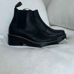 Dr. Martens air wair Rometty Wyoming leather platform Chelsea boots!!